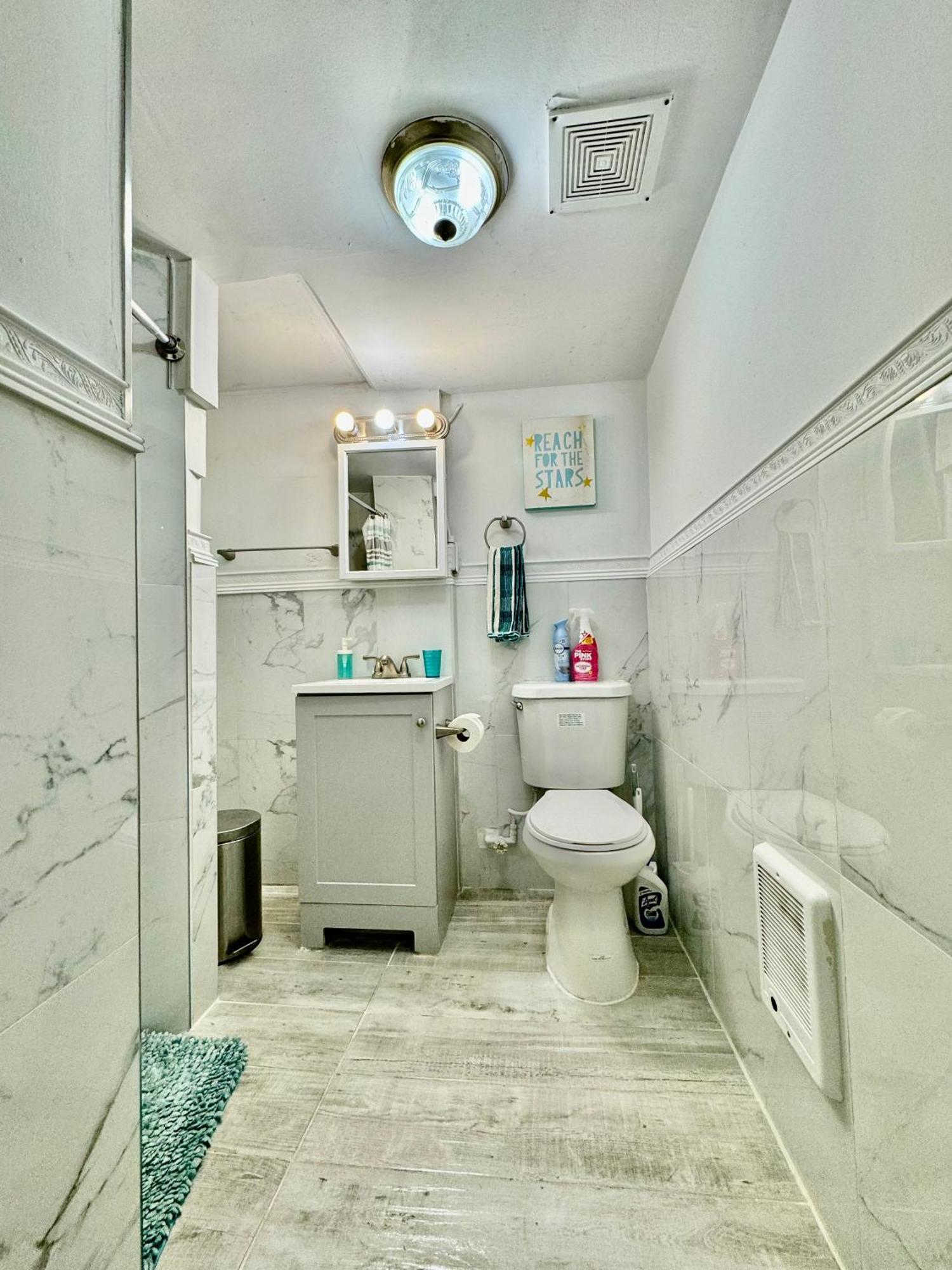 Tiny Private Room On The 1St Floor With Shared Bathroom Near Seatac Airport And Downtown Seattle Zewnętrze zdjęcie